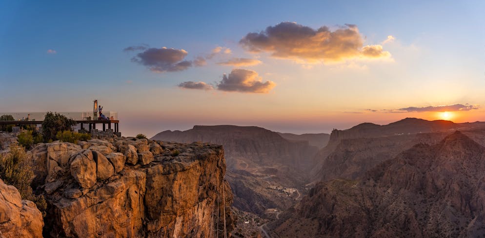 Reisebericht Oman. Das Anantara Al Jabal Al Akhdar Resort ist eines der höchstgelegenen Luxusresorts der Welt. Von dort aus hat man eine herrliche Aussicht über den Canyon. 
