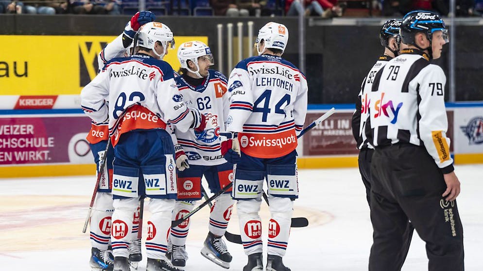 EV Zug reacts to the Abgangswunsch des Trainers - Galerie. ZSC Lions travel to Tor de Rapperswil and Rückkehr on 1. Platz of the National League