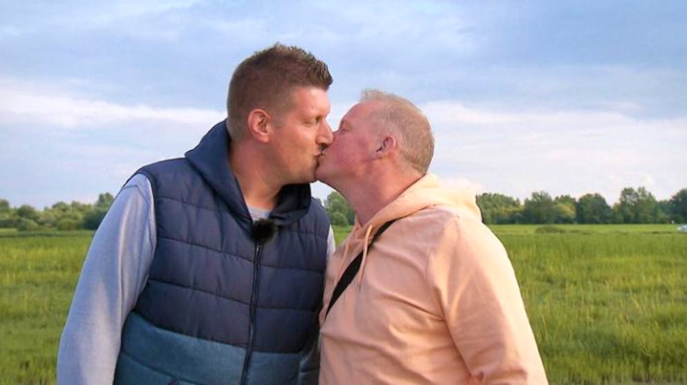 Hofdame bricht bei «Bauer sucht Frau» ab. Zwischen Bauer Heino (rechts) und seinem Hofgast Markus «kribbelt» es.