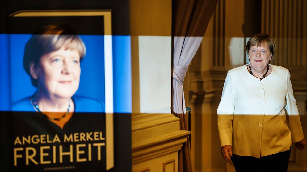 All'anteprima del suo libro. Merkel: «L'Europa può fare deterrenza solo nella Nato»