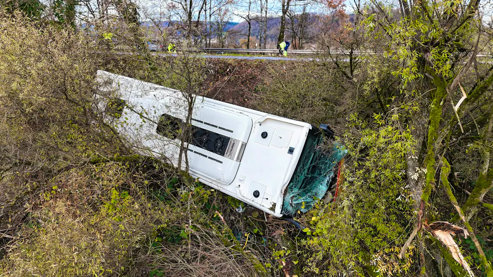 Postbus involved in accident in Koblenz AG. Several people were injured
