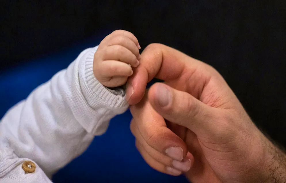 Cette naissance intervient dans un contexte démographique préoccupant en Macédoine du Nord: le taux de fécondité est de 1,48 enfant par femme, bien en dessous du seuil de renouvellement.
