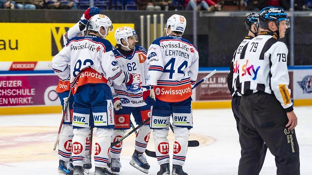 EV Zug reacts to coach's wish to leave - Gallery. The ZSC Lions celebrate a goal in Rapperswil and their return to 1st place in the National League