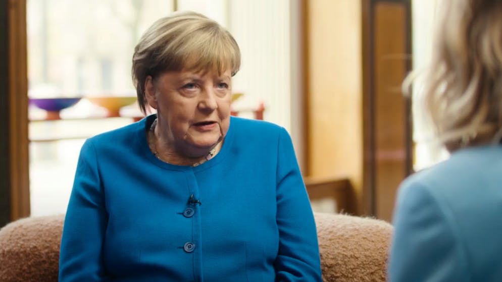 Hazel Brugger interviews Angela Merkel. 