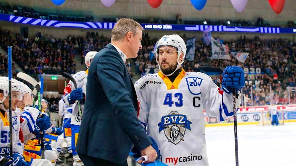 EV Zug reacts to coach's wish to leave - Gallery. The day after Dan Tangnes announced his departure from Zug at the end of the season, the Zug players made a statement against Kloten