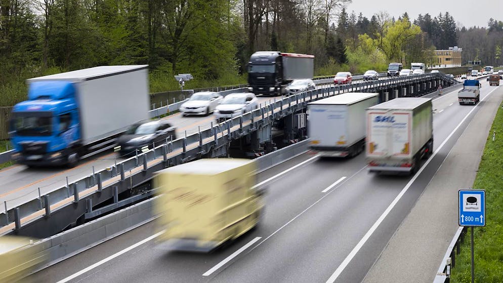 La strada rimane l'arteria privilegiata per spostare le merci.