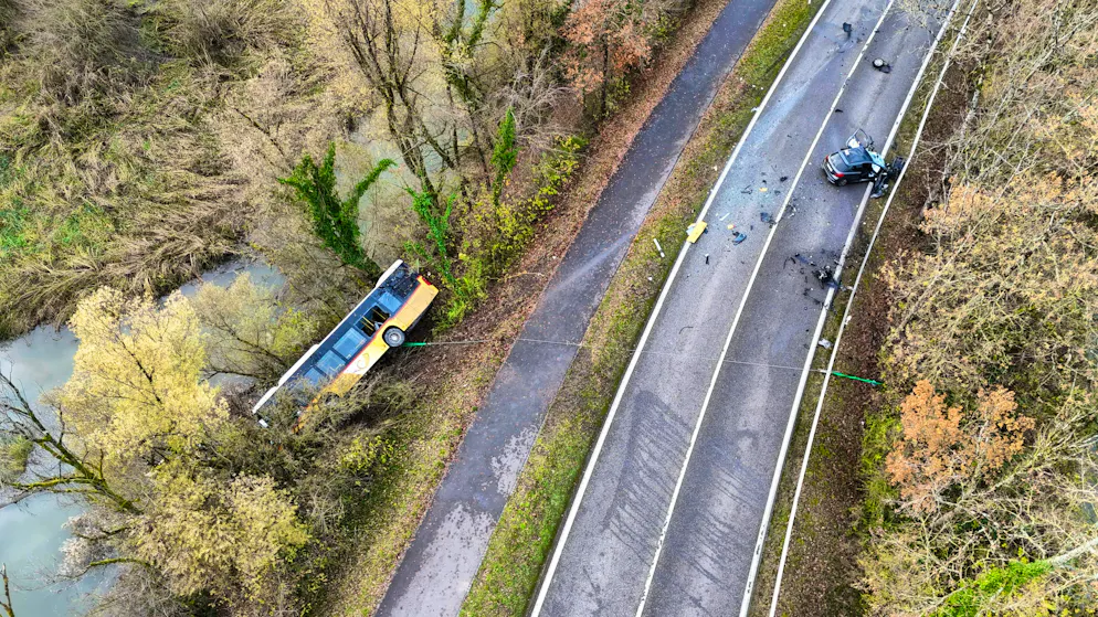 Postbus involved in accident in Koblenz AG. The Postbus had to be immobilized. 