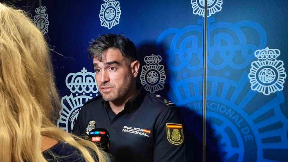 ARCHIVE - Head of the homicide squad Angel Ruiz speaks to the media in the case of the German man who died on Mallorca's airport highway in 2022. Photo: Patrick Schirmer/dpa