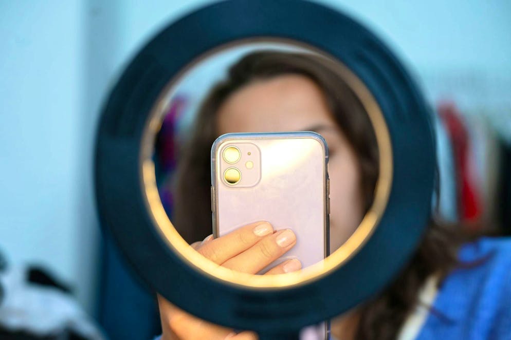 Photos are often enhanced with beauty filters, especially for social media. (symbolic image)