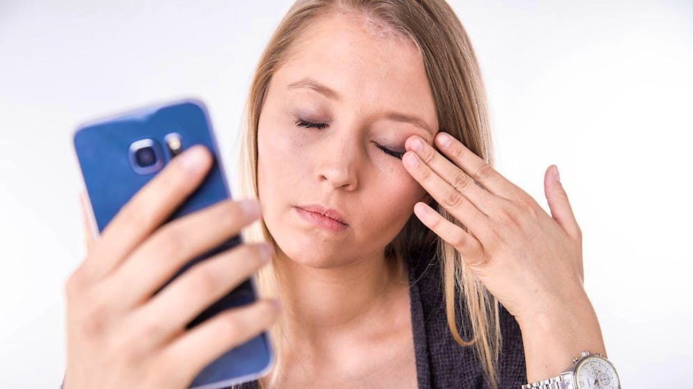 Chiunque trascorra molto tempo davanti agli schermi potrebbe essere affetto dalla sindrome da visione computerizzata. (immagine simbolica)