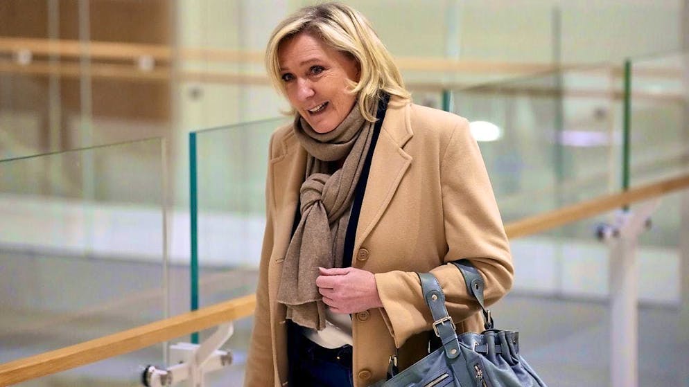 French right-wing nationalist Marine Le Pen enters the courtroom for the final day of her trial for embezzlement of European Parliament funds. Photo: Aurelien Morissard/AP/dpa