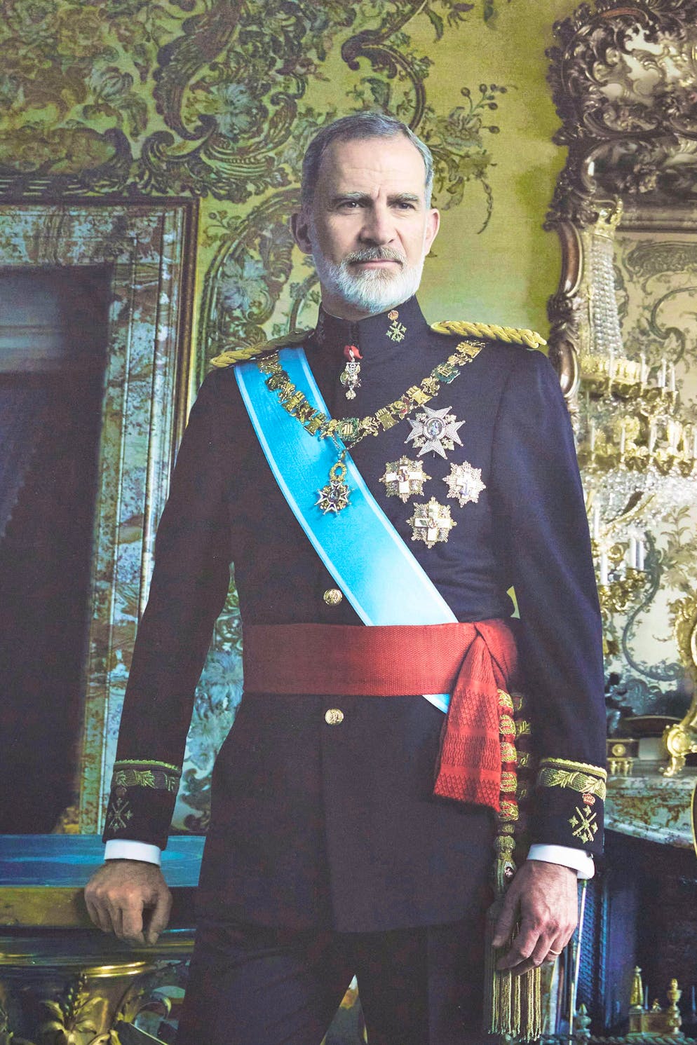 In the new portraits, King Felipe poses in his military uniform as "Capitán General", the commander-in-chief of all Spanish armed forces.