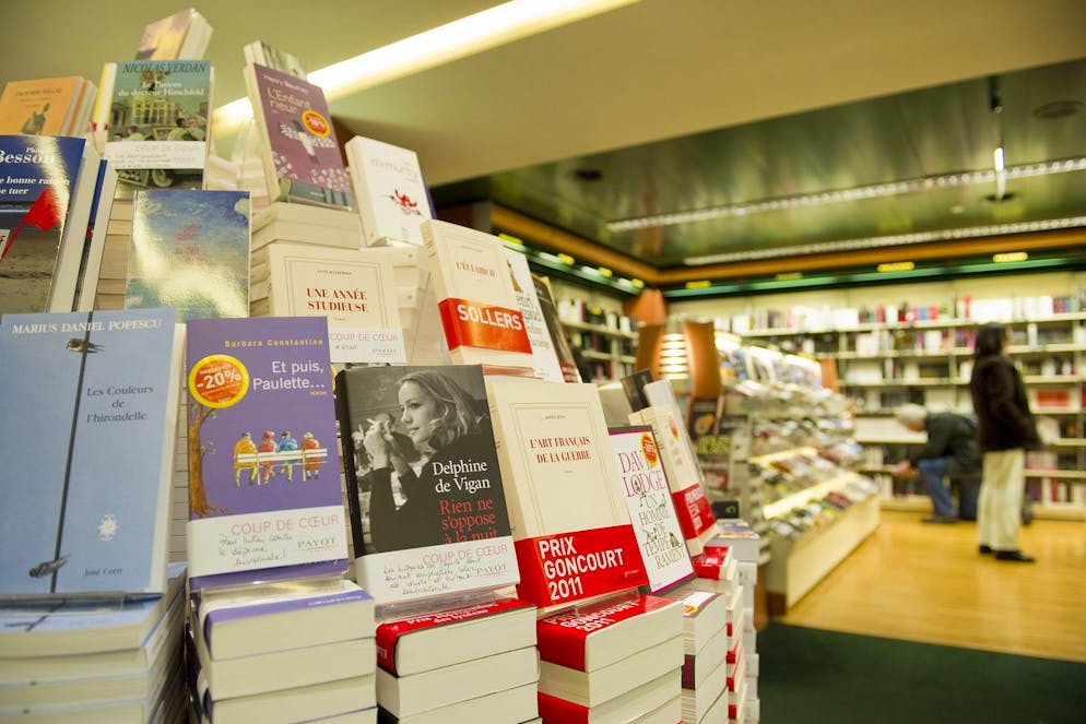 La décision de la Comco, rendue publique jeudi dernier, portait sur les relations commerciales du groupe français avec les librairies Payot en Suisse.