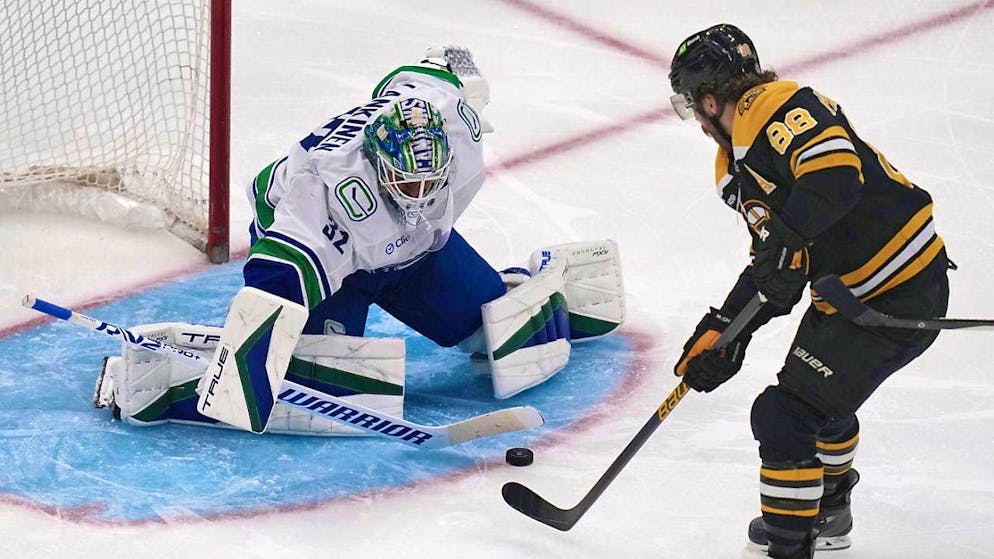 Kevin Lankinen can't be defeated by Boston