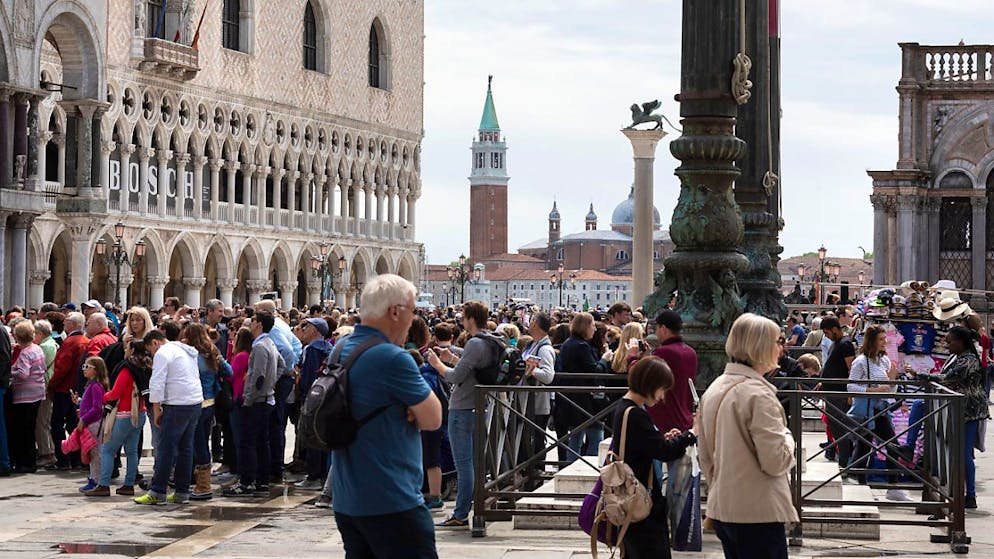 Turisti in Piazza San Marco a Venezia