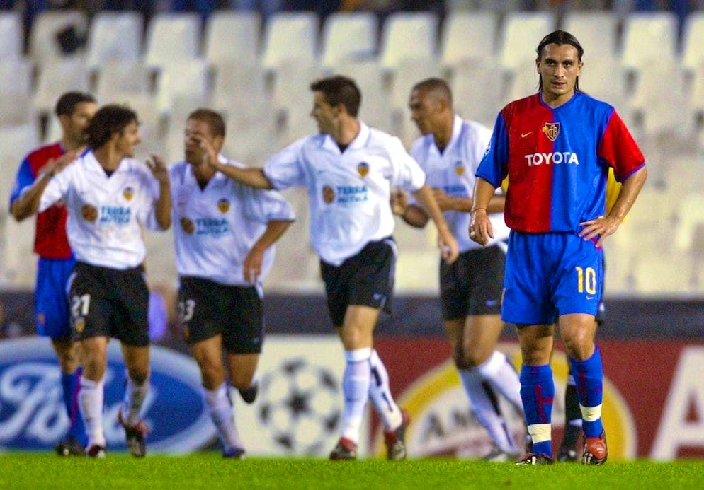 Hakan Yakin's 6:2 goal at the Mestalla Stadium was merely cosmetic.