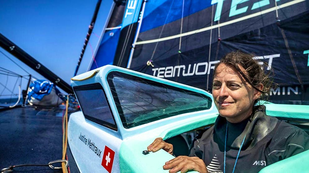 Justine Mettraux suffers a setback. A headsail is defective