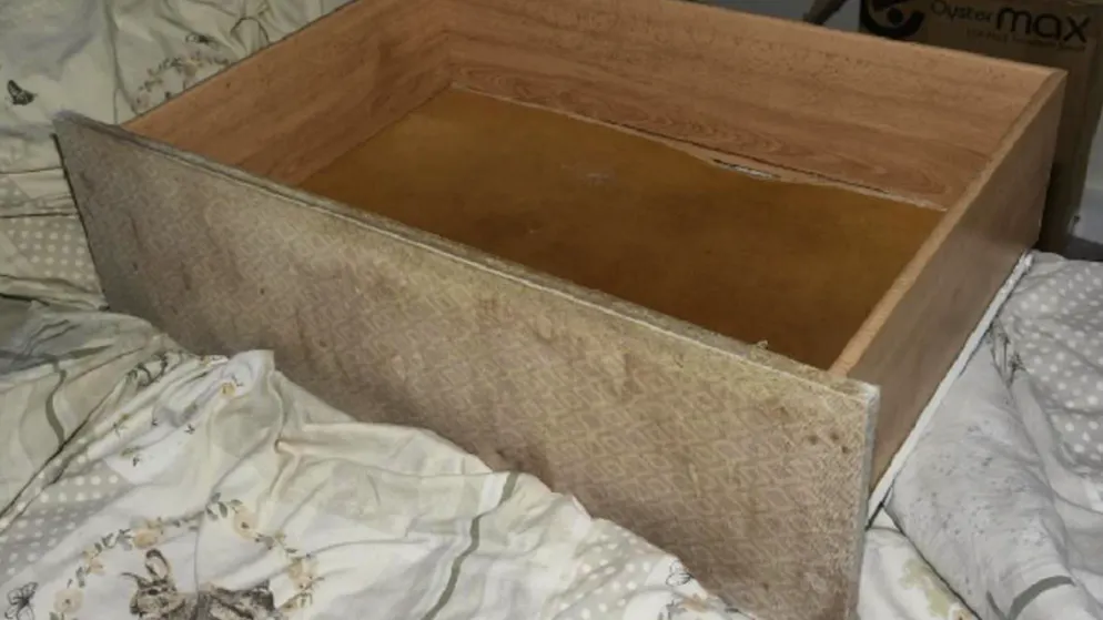 Déni de grossesse. Une mère cache sa fille dans un tiroir pendant trois ans