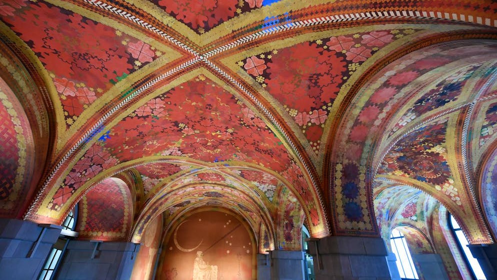 Mass tourism in the middle of Zurich. Tourists overrun police station - authorities intervene