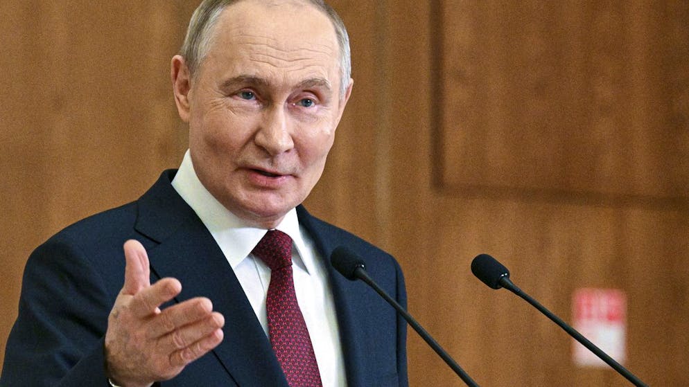 Guerra in Ucraina. Putin elogia Trump e minaccia di lanciare i super missili sul governo di Kiev