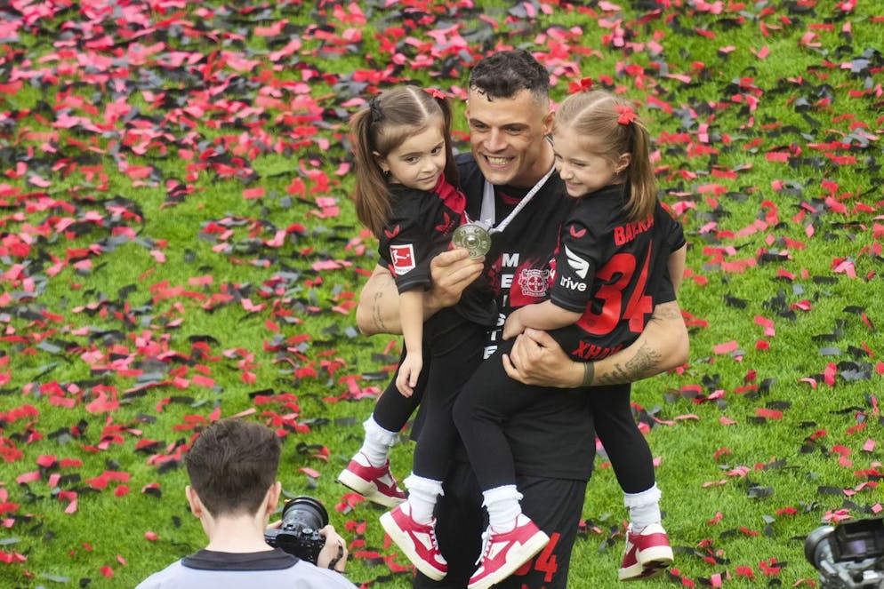 I momenti più emozionanti dello sport svizzero nel 2024. Lo svizzero campione di Bundesliga! Granit Xhaka, oltre che essere capitano della Nati, ha saputo trascinare il Bayer Leverkusen al titolo di campione di Germania, grazie a delle prestazioni di grande costanza e qualità.