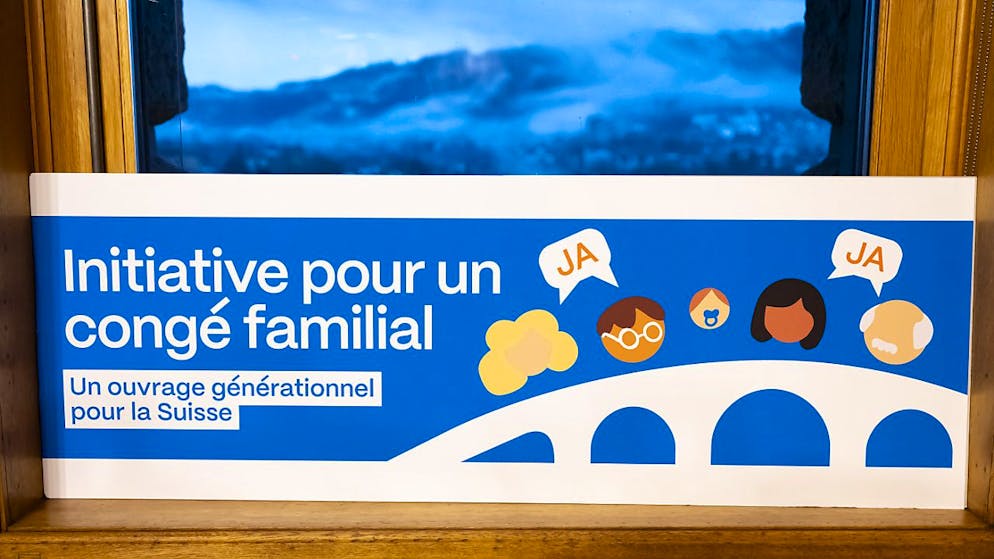 Une large alliance annonce une initiative pour un congé familial de 18 semaines par parent.