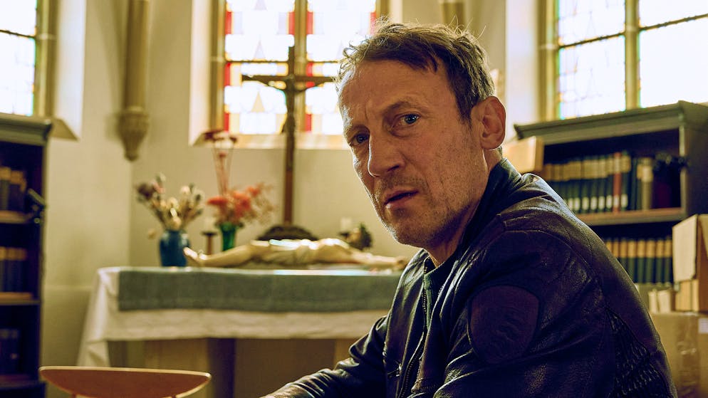 «Tatort» im Check: War der Missbrauch in der katholischen Kirche wirklich systematisch?. Kommissar Thorsten Falke (Wotan Wilke Möhring) hat sich nach dem Tod seiner Kollegin Grosz für eine Weile in ein Kloster zurückgezogen.
