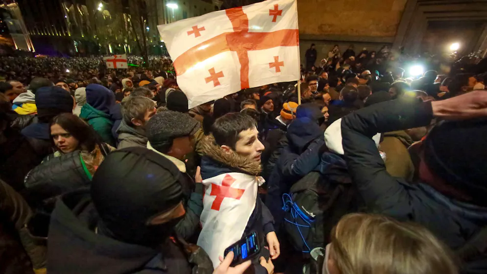 Die Demonstranten in Tiflis hoffen auf eine Annäherung an Europa.