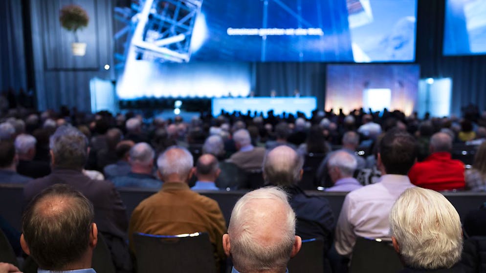 Gli azionisti non apprezzano sempre i salari che si versano i dirigenti.