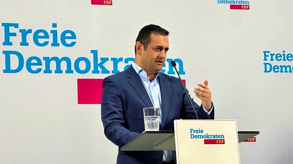 ARCHIVE - Bijan Djir-Sarai, FDP Secretary General, speaks at a press conference after the Liberal Party's committee meetings. Photo: Carsten Hoffmann/dpa