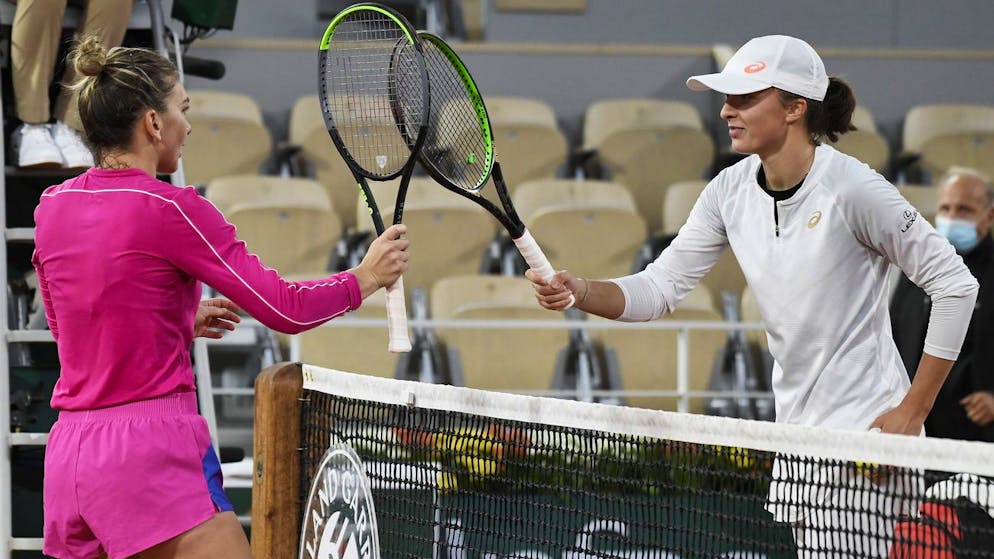 Iga Swiatek (right) and Simona Halep are alongside the Bekanntschaft mit der Dopingbehörde gemacht.