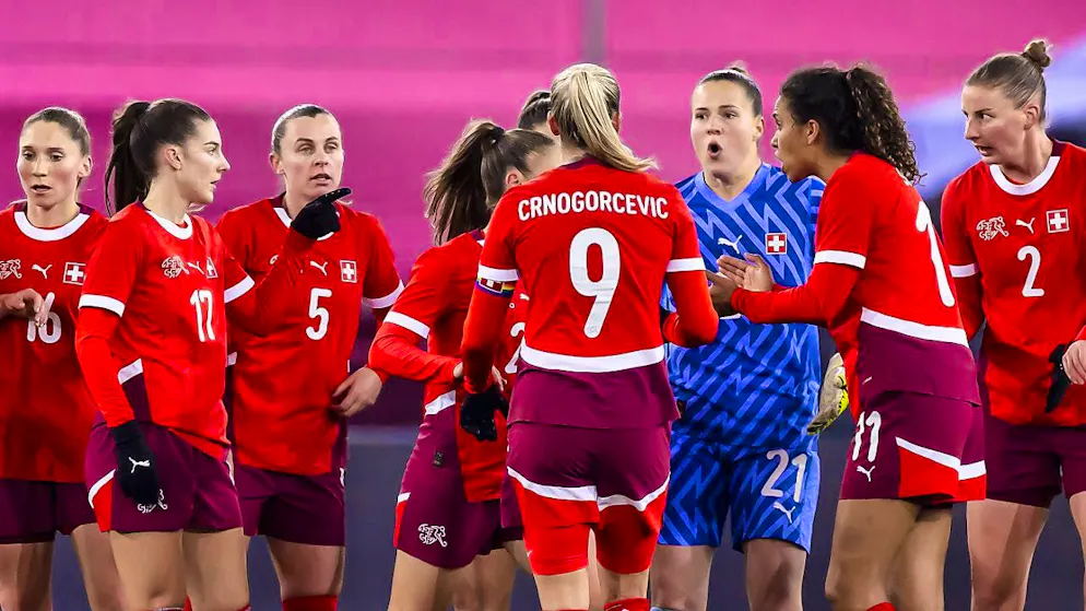 No amount of discussion helped: Switzerland concede a heavy defeat in front of a record crowd.