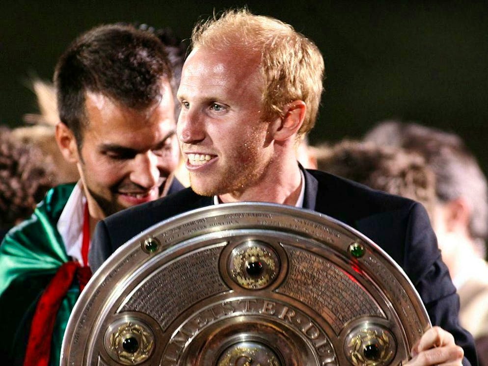 German champion 2007 with Stuttgart: Ludovic Magnin with the trophy.