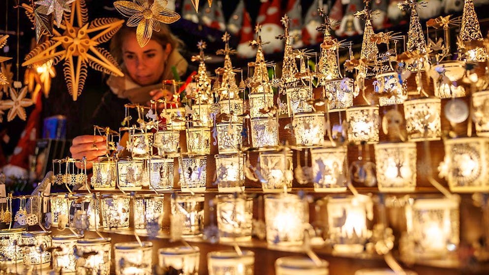 dpatopbilder - Christmas decorations for sale at a stand at the Nuremberg Christmas Market. Photo: Daniel Karmann/dpa