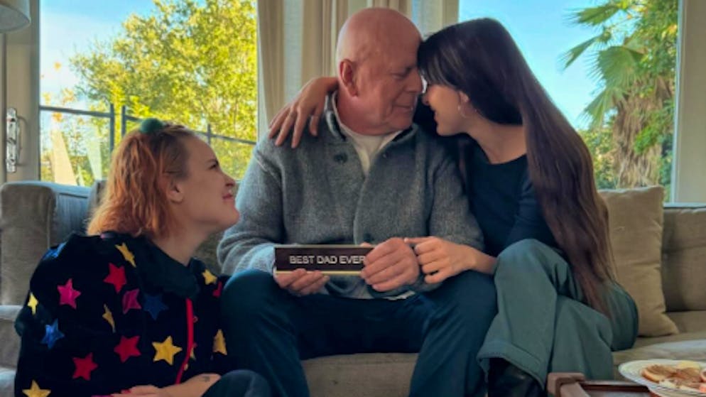 Actor suffers from dementia. Bruce Willis' daughters share sweet family photos