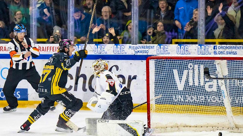 Ajoie with big turnaround - derby wins for ZSC and Bern - Gallery. Arno Nussbaumer scored twice in Ajoie's spectacular home win against Lugano
