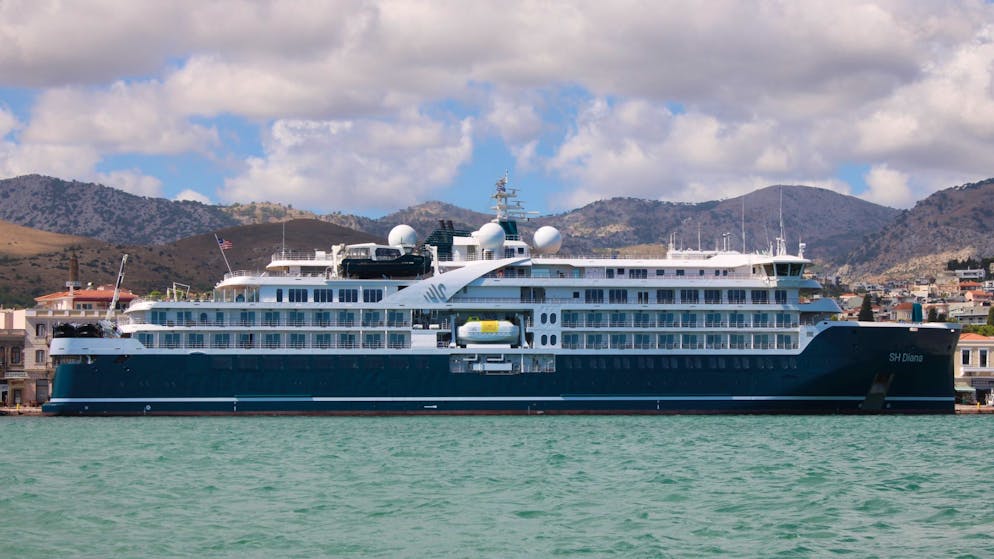 Situation on board escalates. Cruise guests go on hunger strike in protest