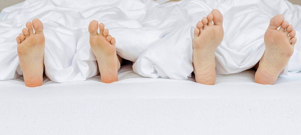 Here we may be seeing the feet of two responsive types.