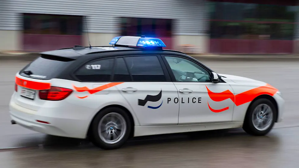 Die Kantonspolizei Freiburg ist auf der Suche nach dem mutmasslichen Täter.