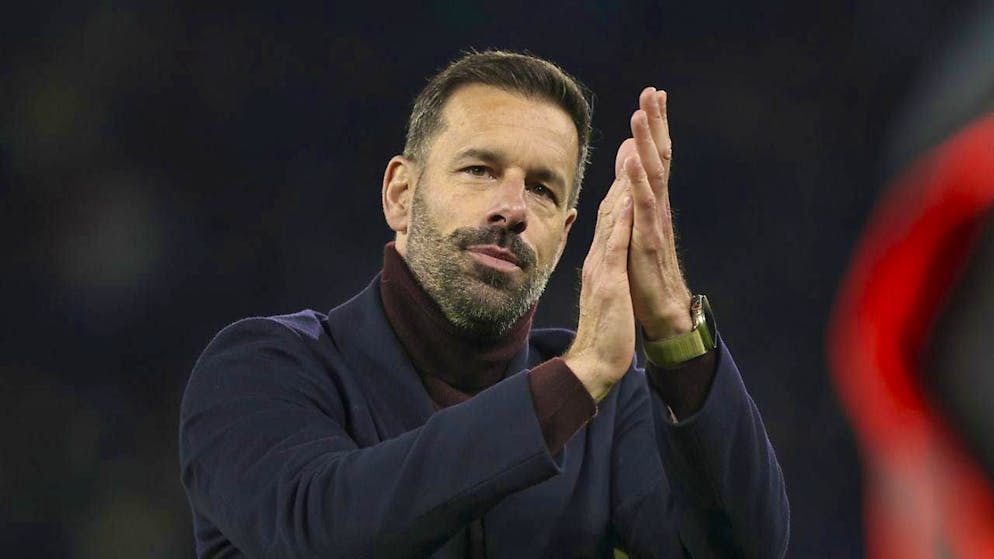 Ruud van Nistelrooy becomes coach at Leicester City.