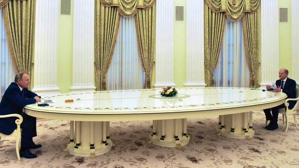 Vladimir Putin (left) and Olaf Scholz last met in person in Moscow on February 15, 2022. Berlin expects Moscow to influence the elections in Germany.