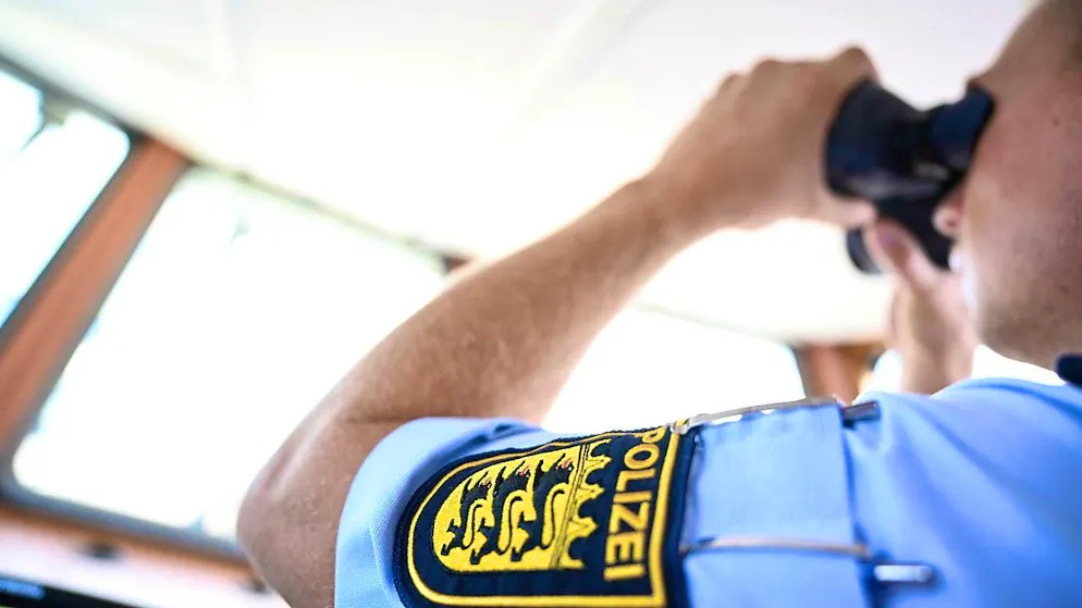 ARCHIVE - A member of the water police. Photo: Felix Kästle/dpa