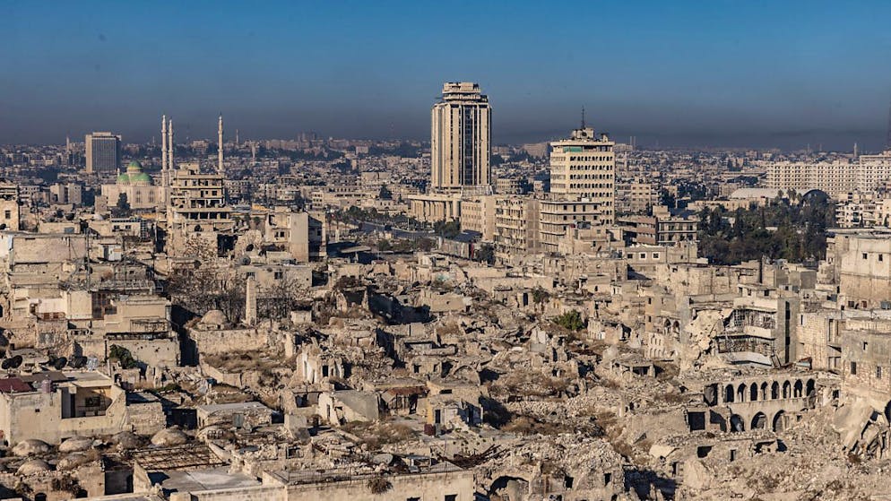 Vista della città di Aleppo dopo che le forze armate di opposizione hanno preso il controllo della città