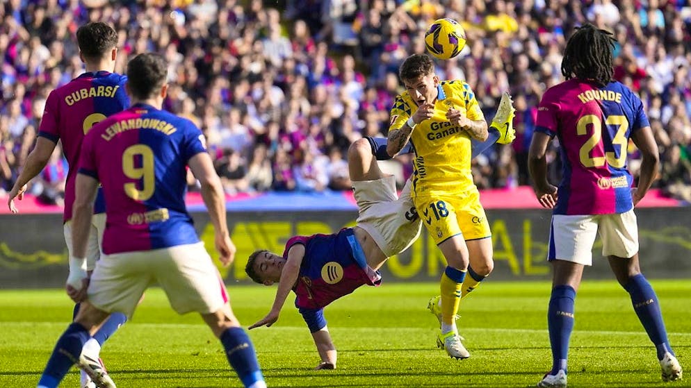 Gavi hits hard in aerial duel with Las Palmas' Viti Rozada