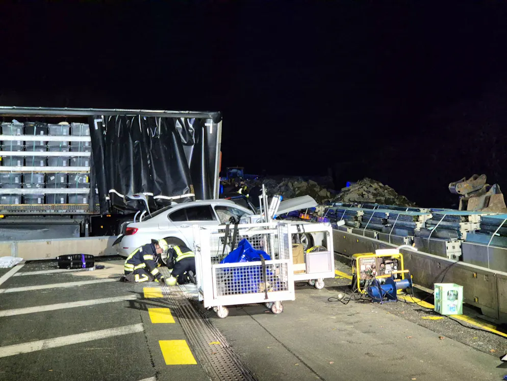 Weitere Ermittlungen nach Lkw-Chaosfahrt mit 26 Verletzten - Gallery. Mehrere Autobahnabschnitte wurden nach der Unfallserie gesperrt.
