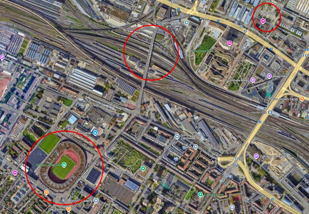 Der Turbinenplatz, die Duttweilerbrücke und das Stadion Letzigrund.