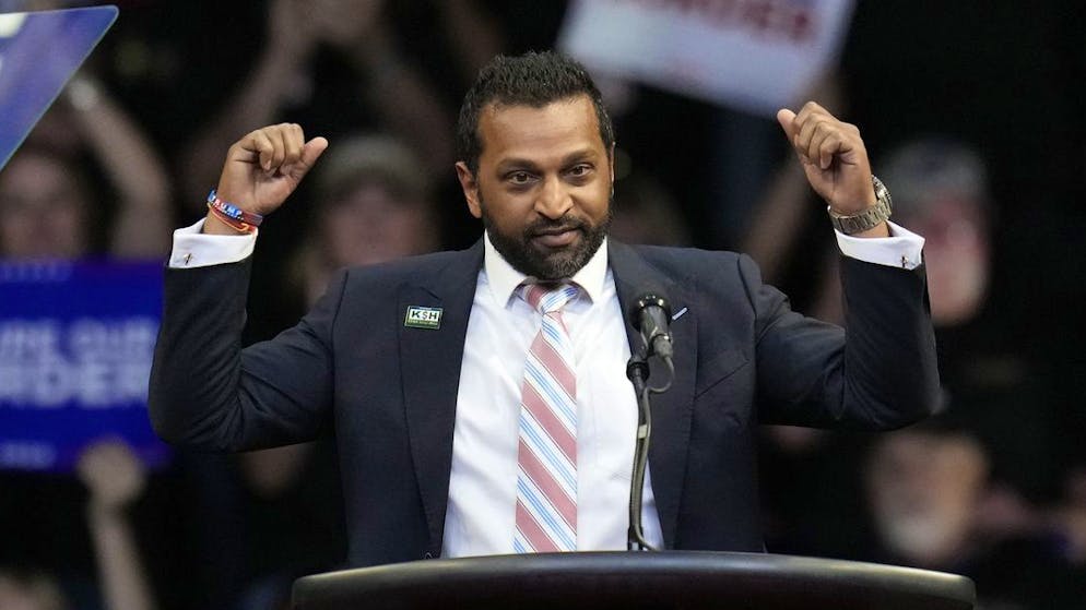 Il complottismo entra alla Casa Bianca. Trump nomina il controverso «vendicatore» Kash Patel a capo dell'FBI