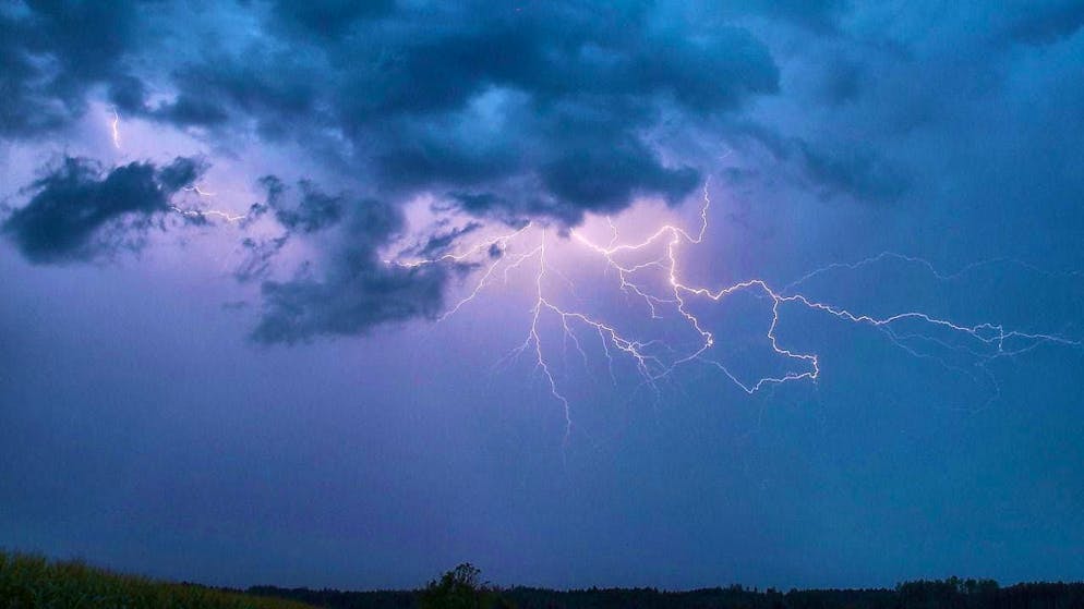 ARCHIVE - Lightning flashes in the evening sky during a summer thunderstorm. Photo: Alexander Wolf/onw-images/dpa