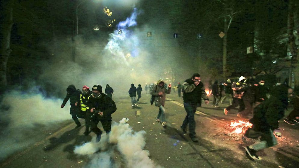 Georgia nel caos. La polizia in piazza a Tbilisi disperde i manifestanti