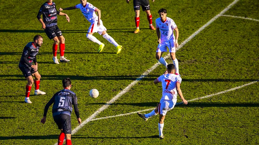 A shot from Ilyas Chouaref in the 25th minute is at the origin of Winterthur captain Granit Lekaj's (left) unfortunate afternoon